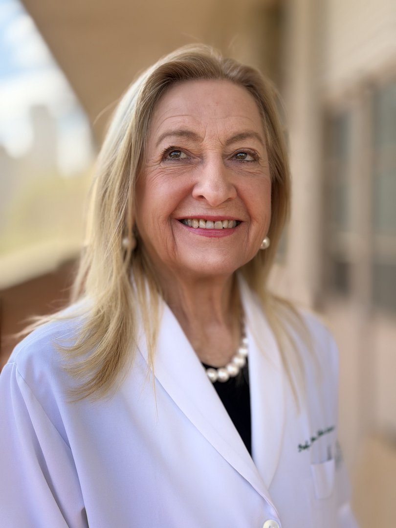 Dra. Julia Maria D'Andrea Greve